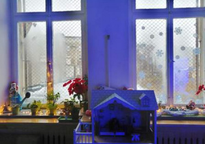 zimowa dekoracja okna